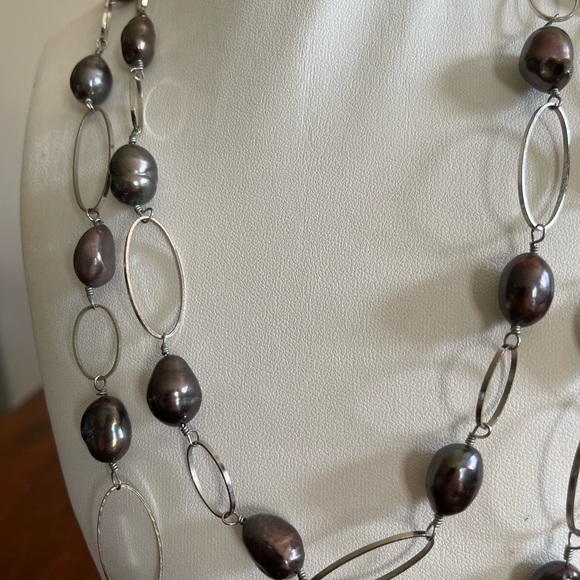 Potato pearls iridescent purple silver tone long necklace 21 inch drop classic - Picture 2 of 4
